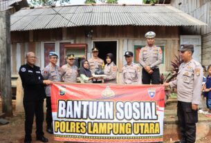 Jumat Berkah, Polres Lampung Utara Bagikan Sembako Kepada Warga Kelapa Tujuh