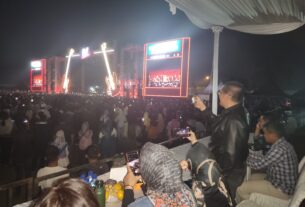 Ribuan masyarakat di Lampura nonton konser Iwan Fals, Pj Bupati Apresiasi