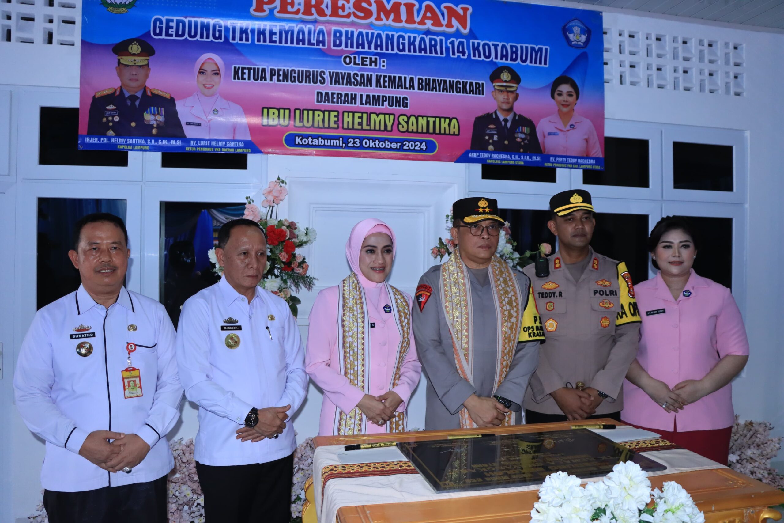 Kunjungi Lampung Utara, Kapolda Lampung Bersama Ketua Bhayangkari Peresmian TK Kamala Bhayangkari