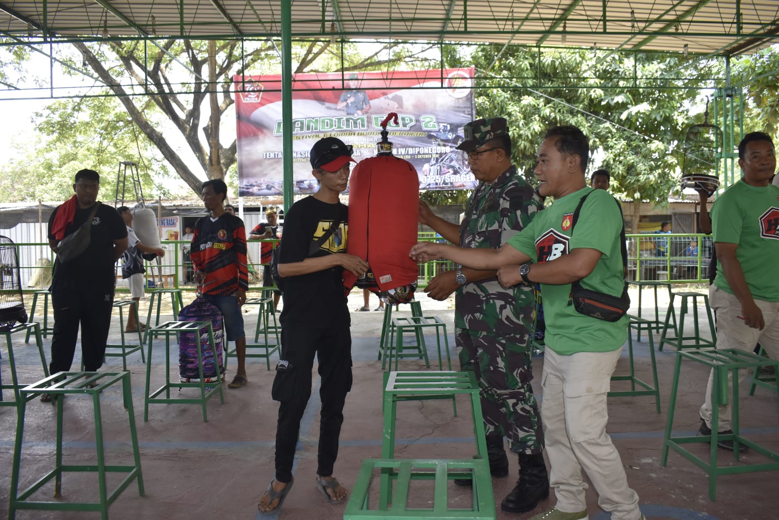 Murai batu hingga sogon adu nyanyian meriahkan lomba kicau HUT TNI
