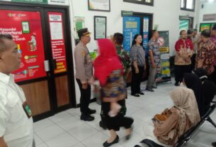 Babinsa Kratonan Ikuti Kunker Menteri Kesehatan RI di Puskesmas Kratonan Serengan