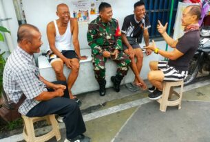 Canda Tawa, Bukti Nyata Kedekatan Babinsa Kampung Baru Dengan Masyarakat di Wilayah Binaan