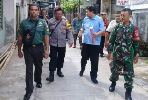 Jelang Pilkada Serentak, Babinsa Keprabon Bersama Bhabinkamtibmas Aktif Laksanakan Patroli Wilayah