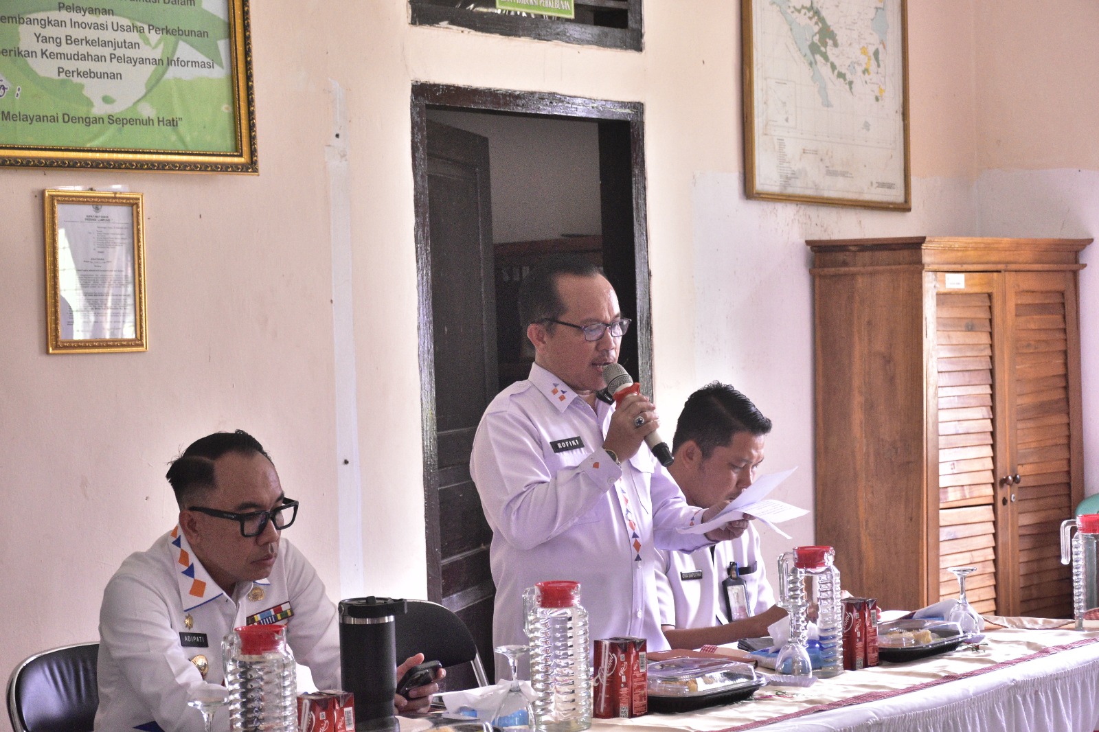 Kadis Perkebunan Dampingi Bupati Way Kanan Serahkan BPJS Petani Sawit