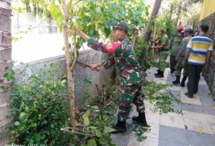 Langkah Preventif Jelang Musim Hujan, Babinsa Sudiroprajan Motori Pelaksanaan Pembersihan Lingkungan