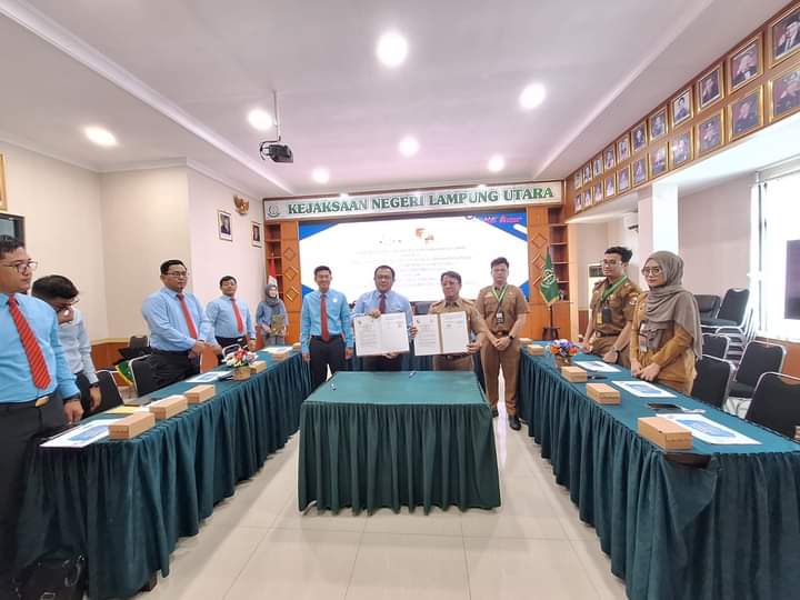 Penandatanganan Perjanjian Kerjasama Antara Kejari Lampura dengan Disperkimcaptaru
