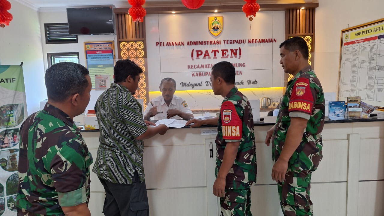 Wujudkan Wilayah Kondusif, Babinsa Koramil Kedawung Laksanakan Patroli
