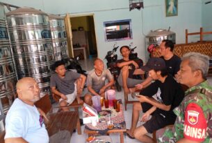 Babinsa Serengan Berinteraksi Dengan Warganya, Selipkan Jaga Keamanan dan kebersihan Lingkungan