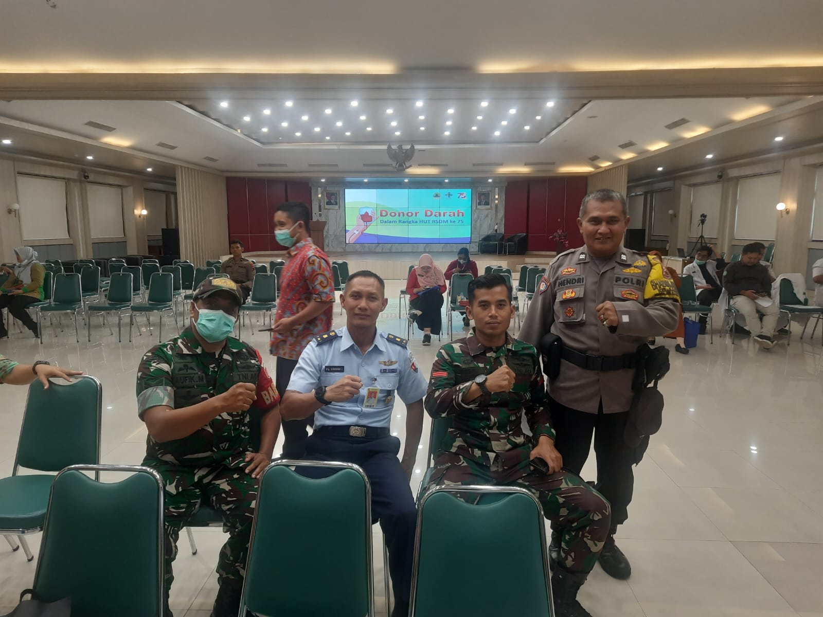 Peringati HUT Ke-75 RSUD Dr. Moewardi Solo, Babinsa Jebres Ikuti Donor Darah