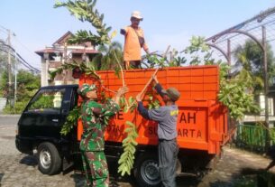 Ini Dia Cara Jitu Babinsa Keprabon Dalam Menciptakan Lingkungan Yang Bersih Dan Sehat di Wilayah Binaan