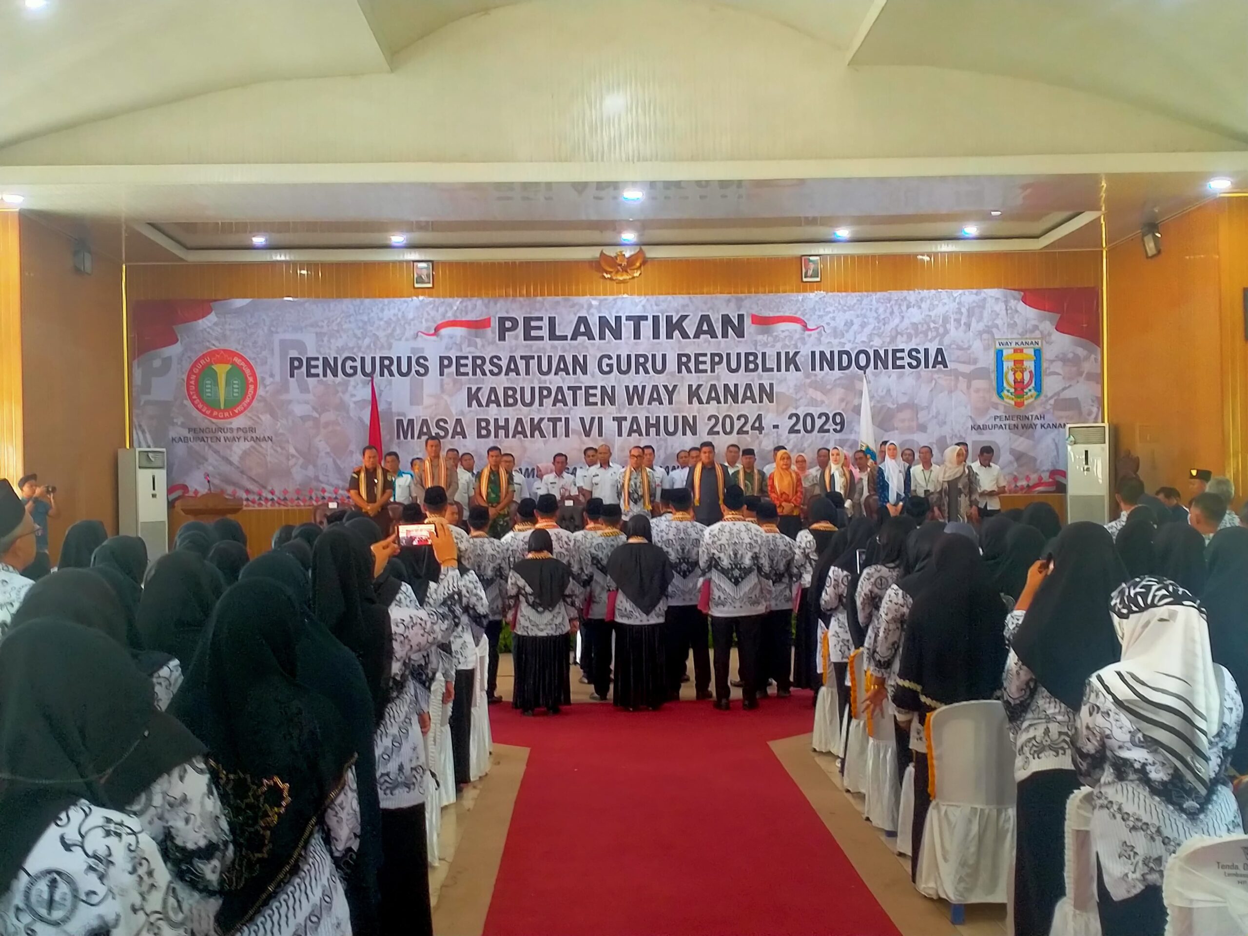 Sulpakar Resmi Lantik Machiavelli Sebagai Ketua PGRI Way Kanan Periode 2024-2029