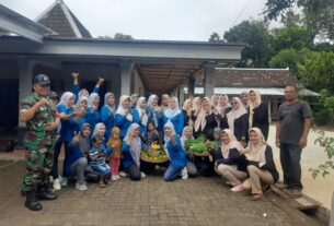 Cegah Penyebaran Nyamuk DBD Babinsa Nogosari Dan Petugas Kesehatan Melakukan Pengecekan