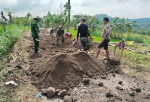 Danramil 01/Laweyan Berikan Materi Wawasan Kebangsaan Dalam Diklat Dasar Pasukan Inti SMPN 3 Surakarta