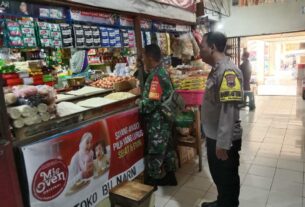 Ada Apa Babinsa Nusukan Bersama Bhabinkamtimas Sambangi Pasar Tradisional..??