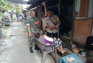 Intensifkan Kegiatan Patroli Sambang Warga, Babinsa Kepatihan Wetan Yakinkan Situasi Aman Dan Kondusif di Bulan Suci Ramadhan