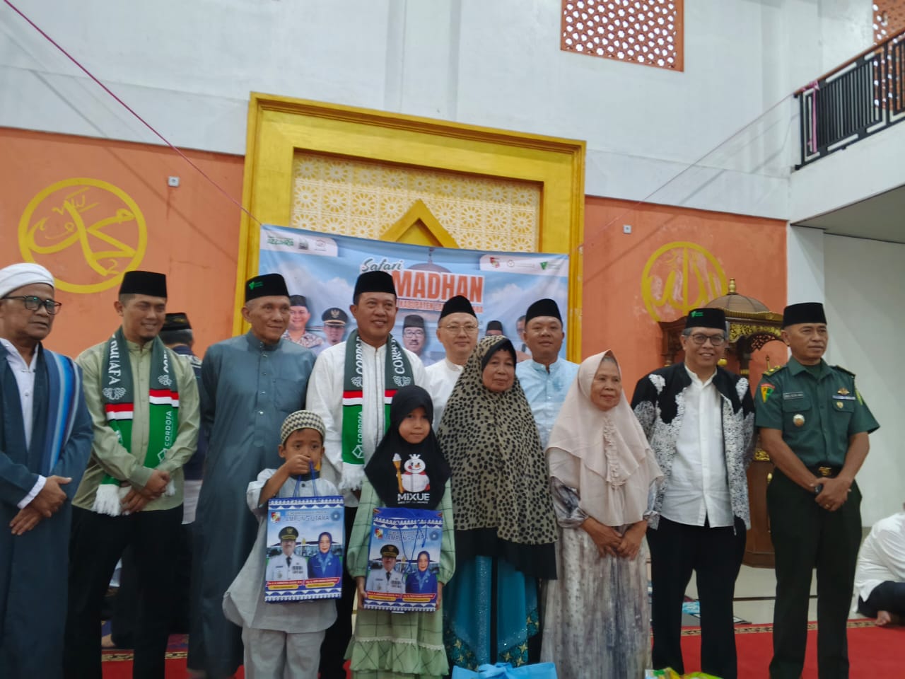 Ketua DPRD Lampura Buka bersama dengan masyarakat Desa Cahaya Negeri