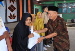 Usai pelaksanaan Program pesantren kilat SMKN 1 Talangpadang, berbagi berkah kepada Siswa