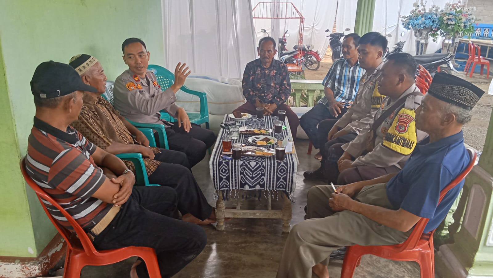 Polres Lampura berikan edukasi Tidak Menggelar Hiburan Hingga Malam Hari