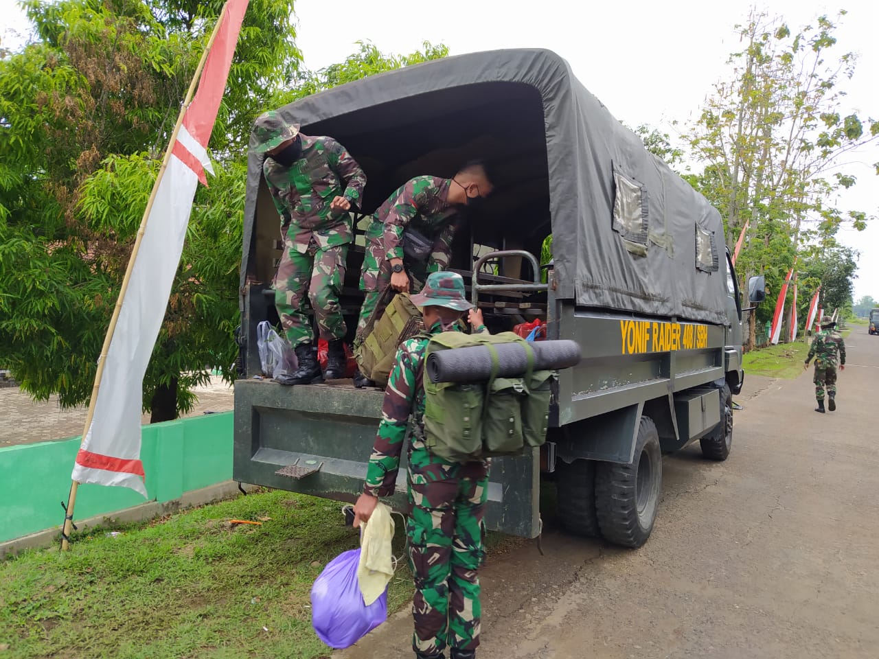 Dengan Menaiki Truk Tni Satgas Tmmd Reg 109 Persiapan Kembali Ke Induk Pasukan Lampungvisual Com