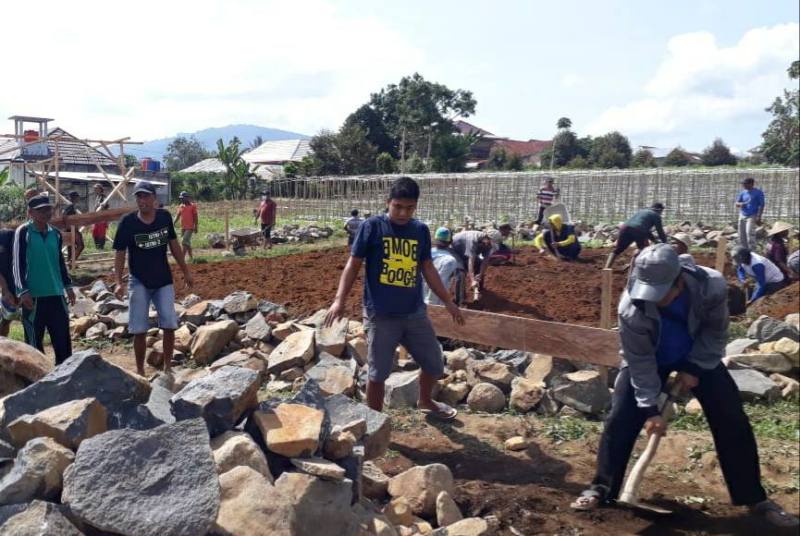 Kompak Budaya Gotong Royong, Warga Sukajadi 1 Siapkan Lahan Pembangunan Masjid
